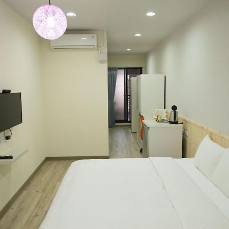 Ferienwohnung Didi House無人化自助入住#附車位有限須預約 Tainan Exterior foto