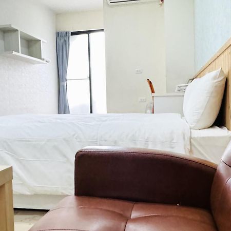 Ferienwohnung Didi House無人化自助入住#附車位有限須預約 Tainan Exterior foto